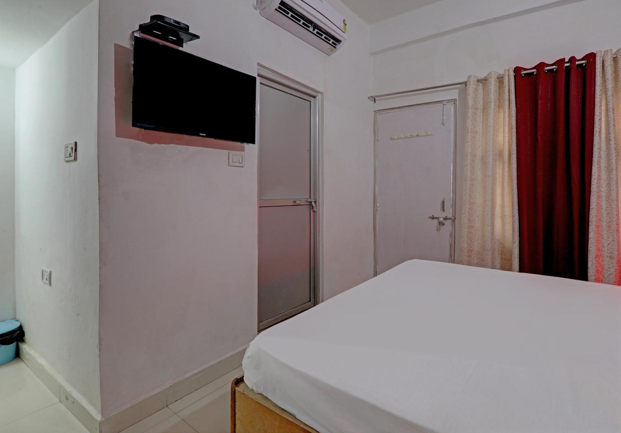 Hotel O Surya Inn Pura Raghunāth Buitenkant foto
